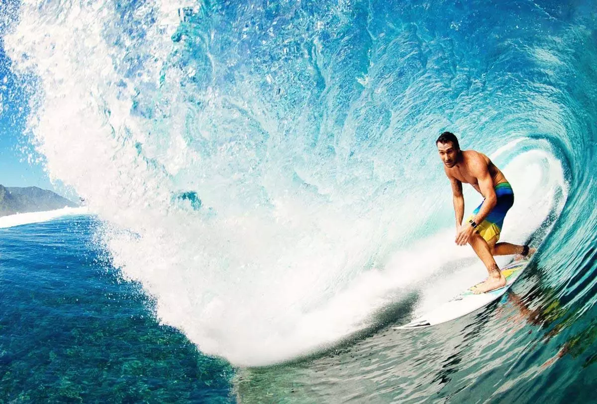 hacer surf en Bali