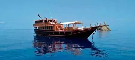 barco de buceo en Komodo 