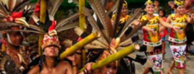 Espectaculos tradicionales en Borneo